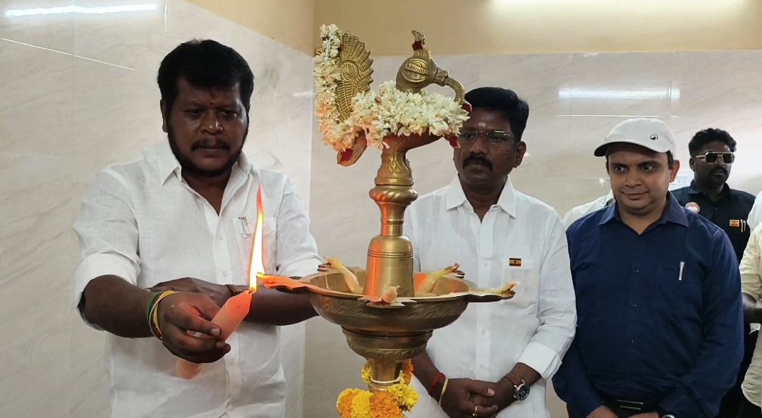 மழைநீர் வடிகால் பணிகளில் தொழில்நுட்பக் கோளாறால் தாமதம்! ஆயுத பூஜை விடுமுறைக்குள் முடிக்க அமைச்சர் விஜய் பாலாஜி உத்தரவு.
