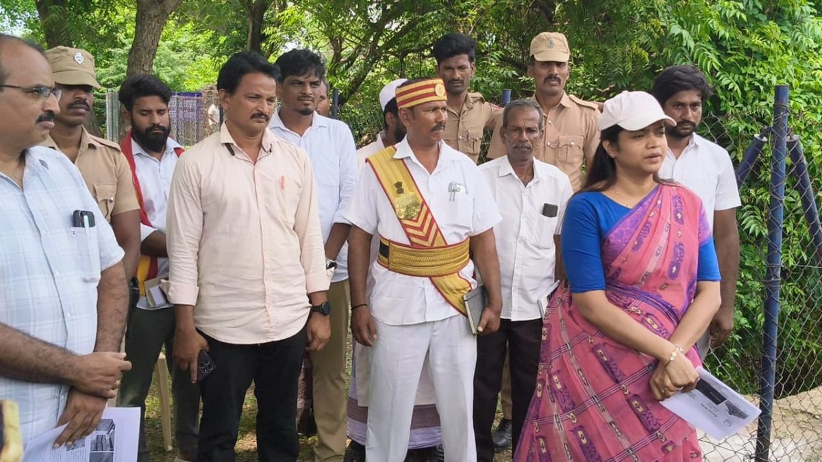 வந்தவாசி கோட்டையில் ஆட்சியர் நேரில் ஆய்வு! மாணவர்களுக்கு வரலாற்றை எடுத்துரைத்து பாரம்பரியப் பாதுகாப்பு விழிப்புணர்வு.