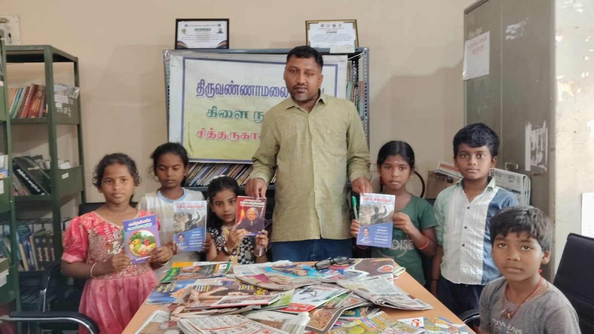 பெண் குழந்தைகளுக்கு புத்தகங்கள் பரிசு! வந்தவாசி அருகே நூலகத்தில் வாசிப்பு விழிப்புணர்வு நிகழ்ச்சி.
