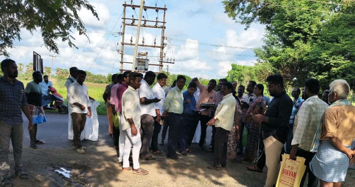 மழையூர் ஊராட்சி ஒன்றிய கட்டுமான பணிக்கு இடம் தேர்வு செய்ய ஊரக வளர்ச்சி துறை தலைமை பொறியாளர் ஆய்வு செய்தார்.
