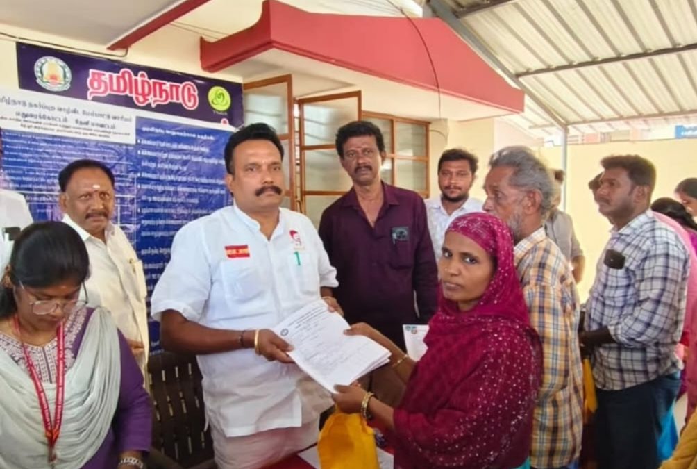 கம்பம் தொகுதியில் 90% மானியத்தில் அடுக்குமாடிக் குடியிருப்புகள்! விண்ணப்பங்களைப் பெற்ற எம்.எல்.ஏ. ஜெகநாத் மிஸ்ரா.