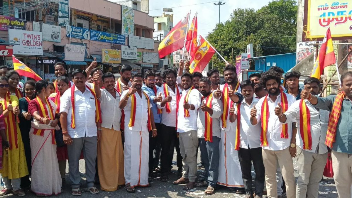 மதுராந்தகம், தாராபுரம் வெற்றி உற்சாகம்! ஆரணியில் பட்டாசு வெடித்து இனிப்புகள் வழங்கிக் கொண்டாடிய தவெகவினர்.