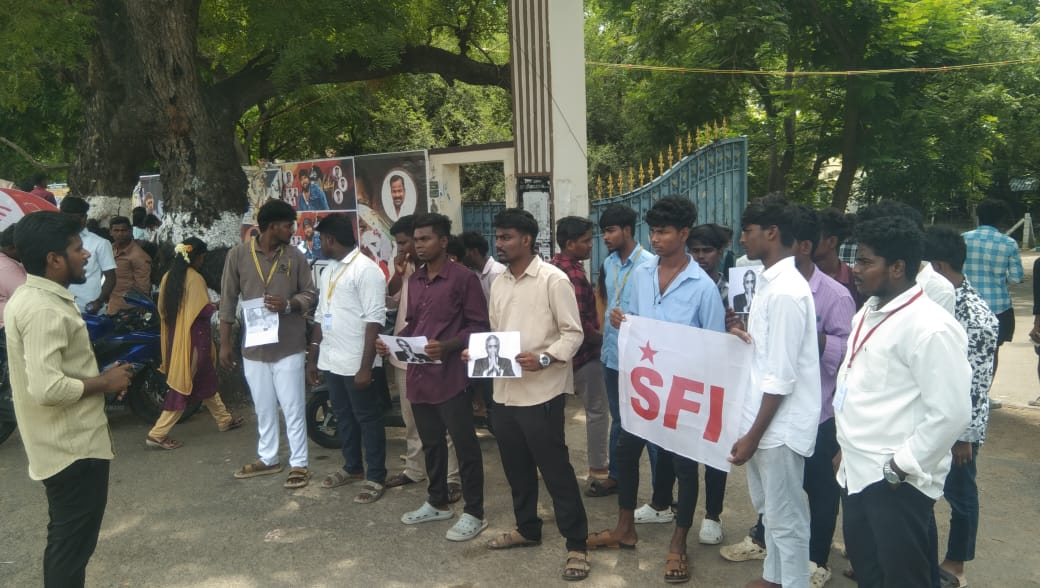 ஞானேஷ் குமார் பதவி விலகக் கோரி திருவண்ணாமலையில் SFI மாணவர்கள் கண்டன ஆர்ப்பாட்டம்!