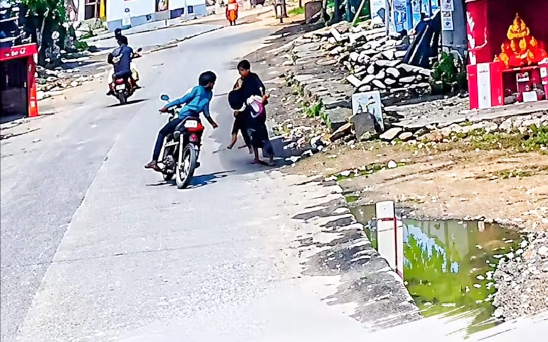 அருப்புக்கோட்டையில் இளம்பெண்ணிடம் செயின் பறிப்பு! தங்கச் செயின் என நினைத்து கவரிங் செயினை பறித்த மர்ம நபர்!