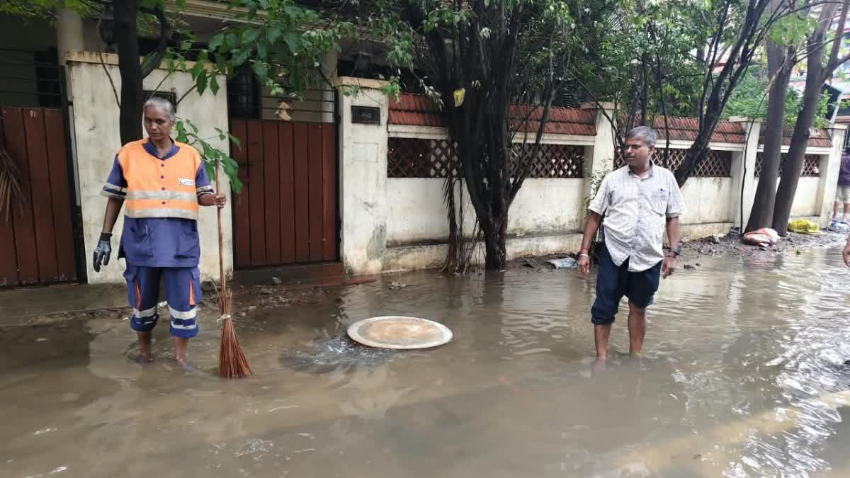 சென்னையில் இரவு முழுவதும் மீட்புப் பணிகள் தீவிரம்! 15,000 பணியாளர்கள் களத்தில் – அதிகாலைக்குள் இயல்பு நிலை திரும்பியது.