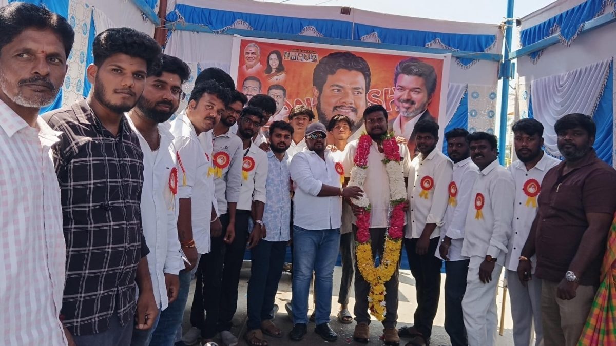 பிறந்தநாளில் நெகிழ்ச்சியான சேவை! ஆதரவற்ற மாணவர்களுக்கு அன்னதானம், பள்ளி மாணவர்களுக்கு கல்வி உபகரணங்கள் வழங்கிய தவெக நிர்வாகி சந்தோஷ்.