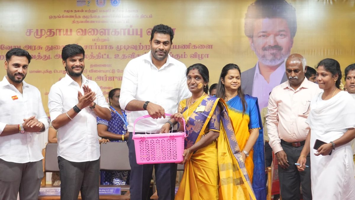 திருவண்ணாமலையில் சமுதாய வளைகாப்பு நிகழ்ச்சி! கர்ப்பிணித் தாய்மார்களுக்கு சிறப்பு உணவு வழங்கிய அமைச்சர்கள்.