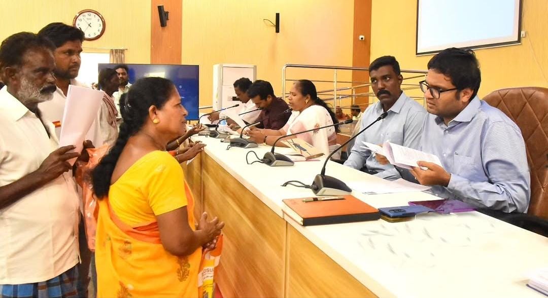 தருமபுரியில் மக்கள் குறைதீர்க்கும் நாள் கூட்டம்: 702 மனுக்கள் பெறப்பட்டன – இரத்த தான ஒருங்கிணைப்பாளர்களுக்கு பாராட்டு.