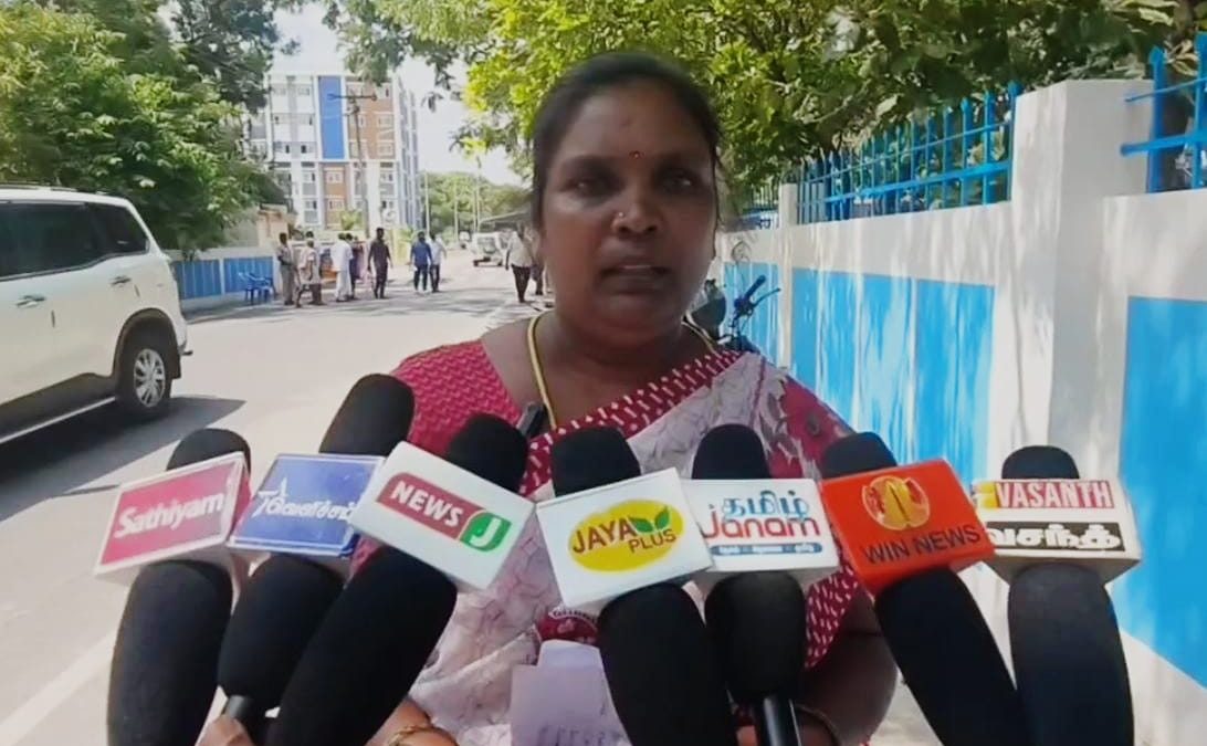 புகார் கொடுக்கச் சென்ற குடும்பத்துக்கு காவல் நிலையத்தில் தாக்குதலா? பெண்ணிடம் அத்துமீறல் புகார் – ஆட்சியரிடம் பரபரப்பு மனு.