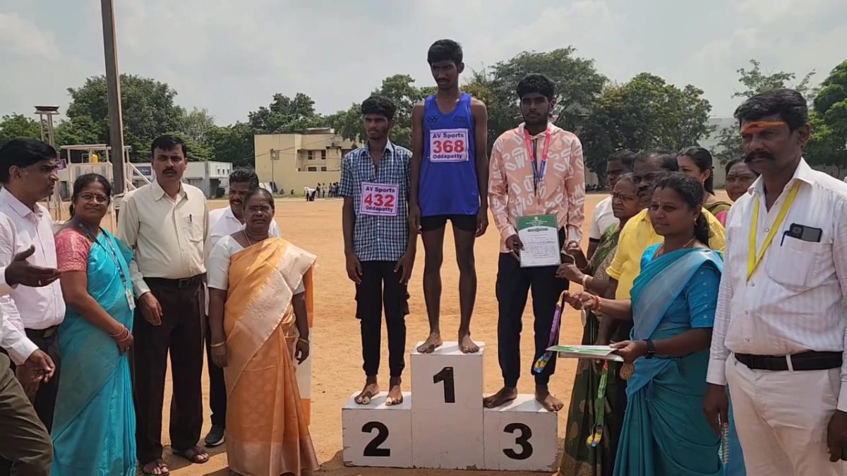தருமபுரியில் மாவட்ட அளவிலான தடகளப் போட்டிகள் தொடக்கம்! 820 பள்ளி மாணவ, மாணவிகள் ஆர்வத்துடன் பங்கேற்பு – ஒலிம்பிக் தீபம் ஏற்றி போட்டிகள் தொடங்கி வைப்பு.