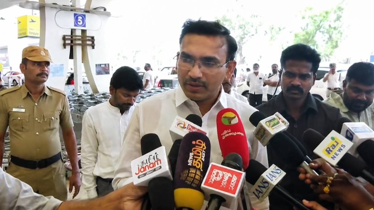 பிரபல மருத்துவக் கல்லூரி கட்டண விவகாரம்: கூடுதல் கட்டணத்தைத் திருப்பித் தர உத்தரவு! மாணவர்களின் வருகைப்பதிவை மீண்டும் செயல்படுத்த நடவடிக்கை.