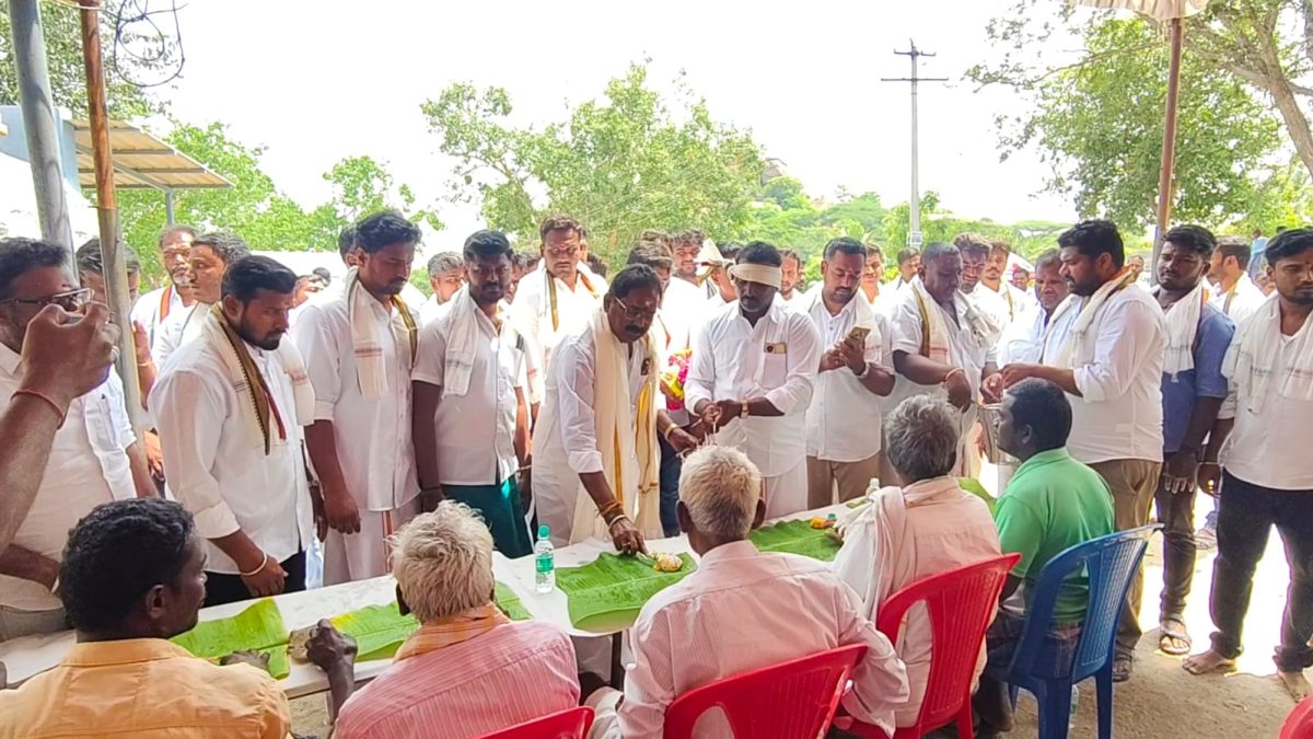 காரிமங்கலம் ஆருண்னேஸ்வரர் கோயிலில் தமிழக வெற்றிக் கழகம் சார்பில் 5,000 பக்தர்களுக்கு அன்னதானம்!