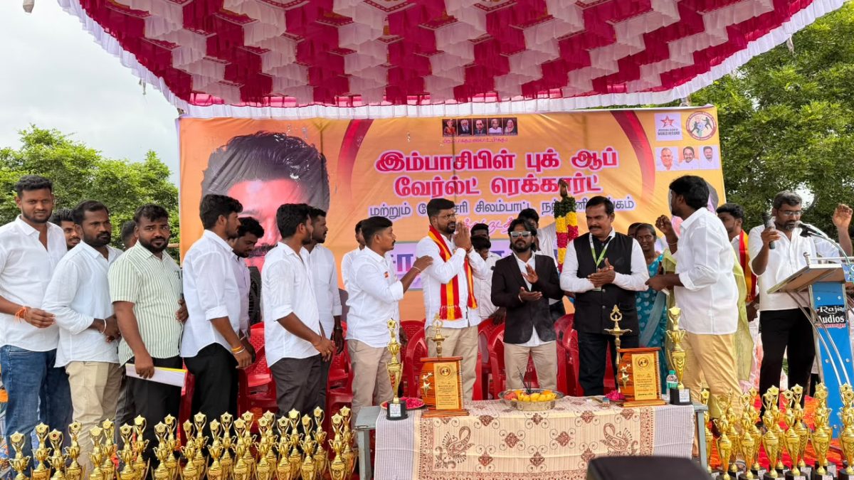 ஒரு கையில் மரக்கன்று; மறுகையில் சிலம்பம்! தருமபுரியில் 500-க்கும் மேற்பட்ட வீரர்கள் பங்கேற்று உலக சாதனை முயற்சி!