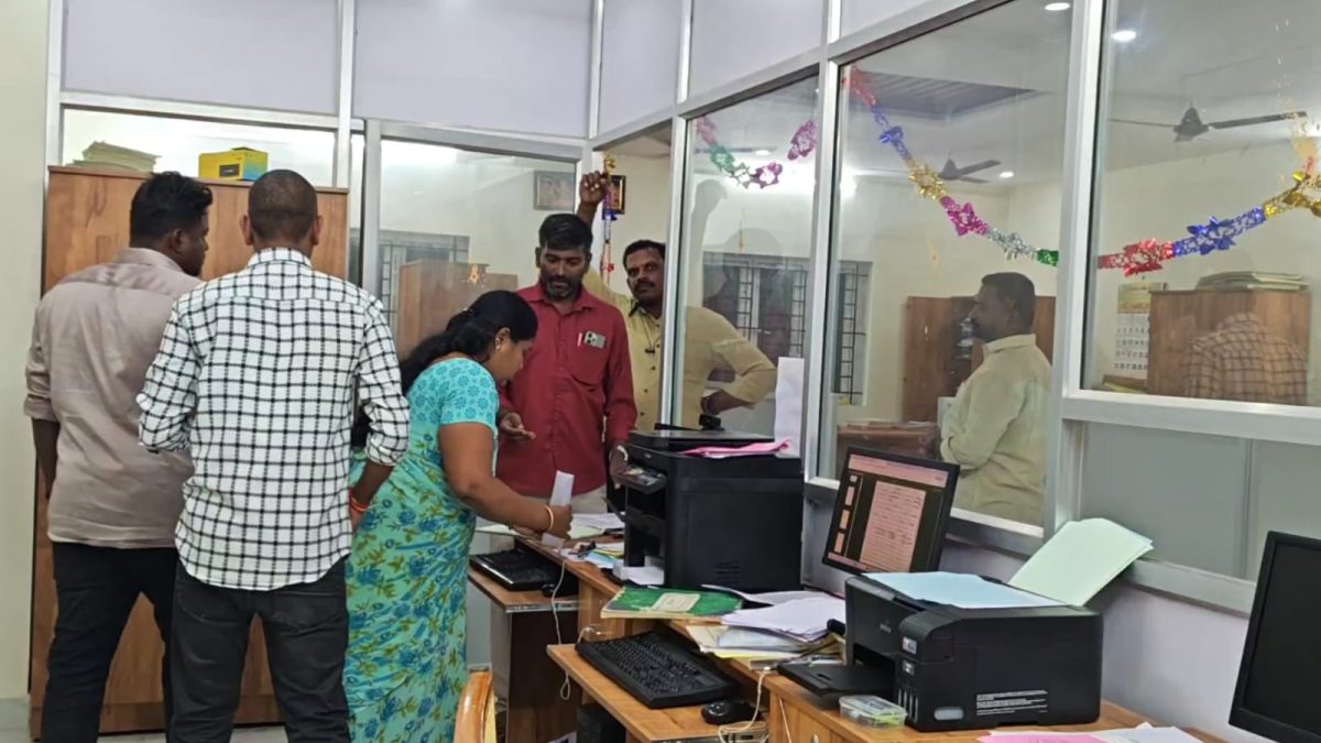 பாலக்கோடு பேரூராட்சி அலுவலகத்தில் லஞ்ச ஒழிப்புப் போலீசார் அதிரடி சோதனை! ரூ.59 ஆயிரம் ரொக்கம் பறிமுதல்.