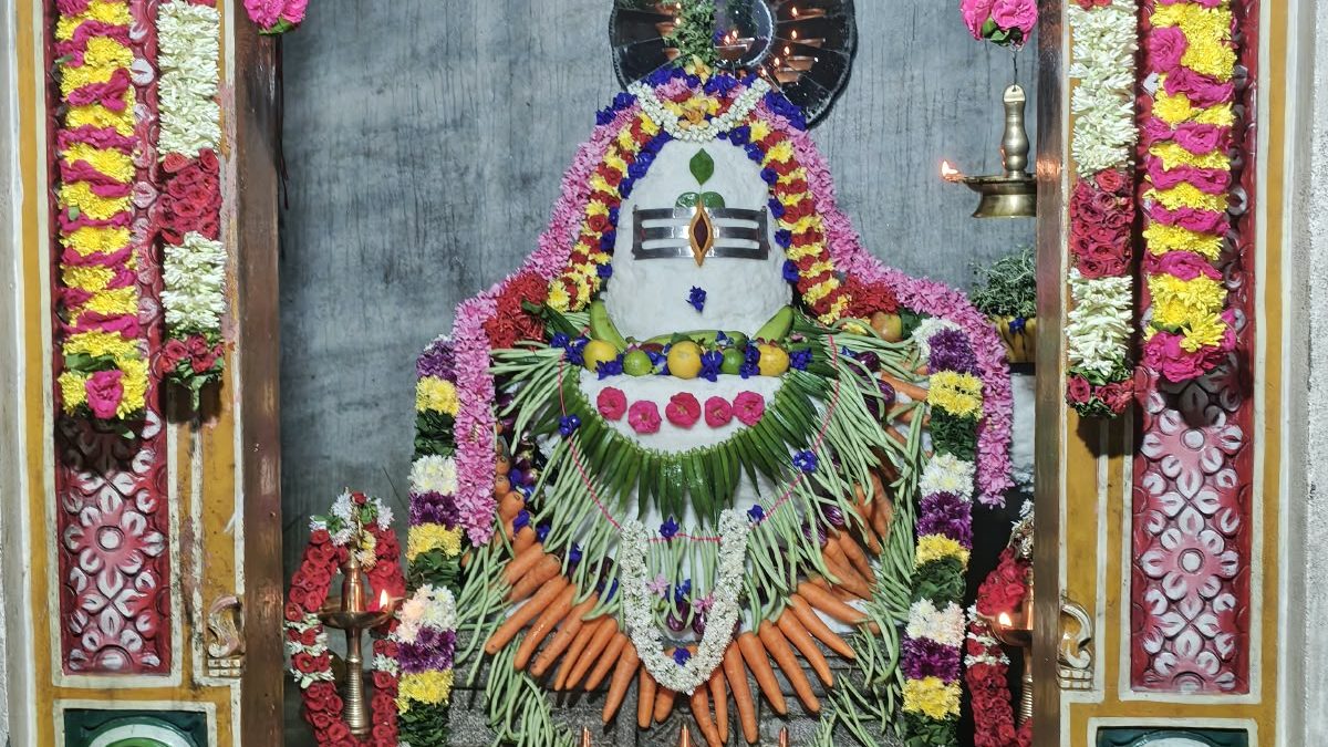 பாலக்கோட்டை ஸ்ரீ பால்வண்ணநாதர் கோவிலில் சிறப்பாக நடைபெற்ற அன்னாபிஷேகம்: திரளான பக்தர்கள் சாமி தரிசனம்!