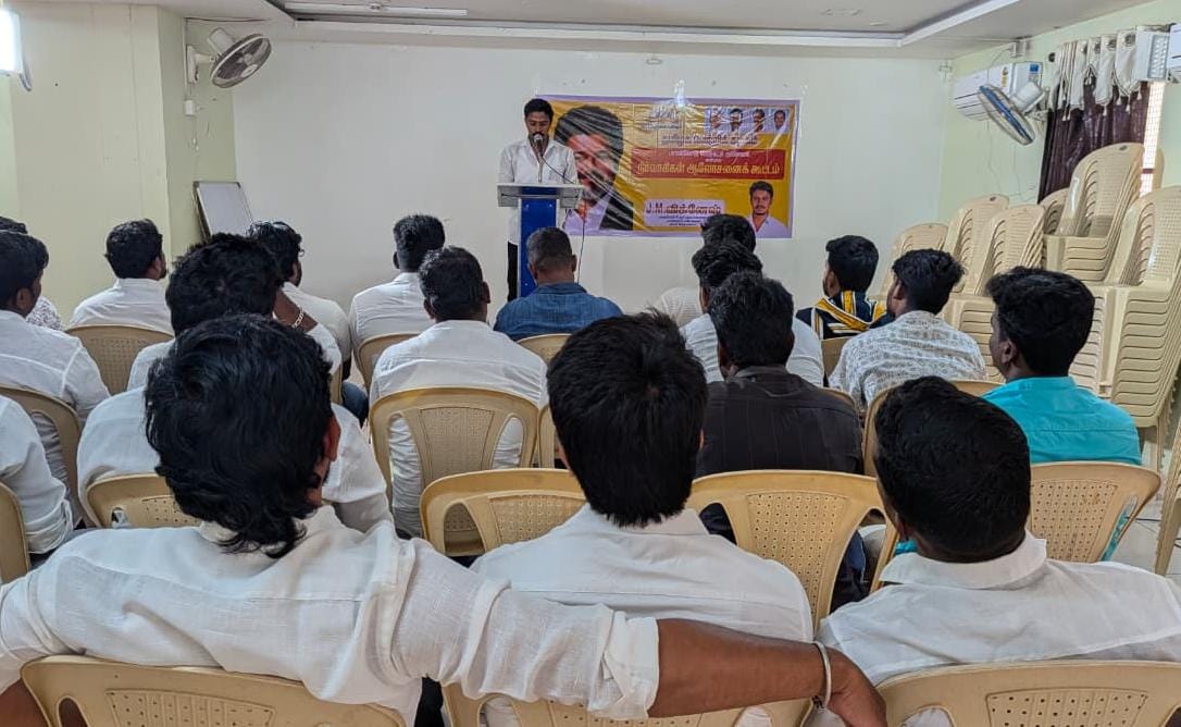 பாலக்கோட்டில் பேரூர் த.வெ.க நிர்வாகிகள் ஆலோசனைக் கூட்டம்!