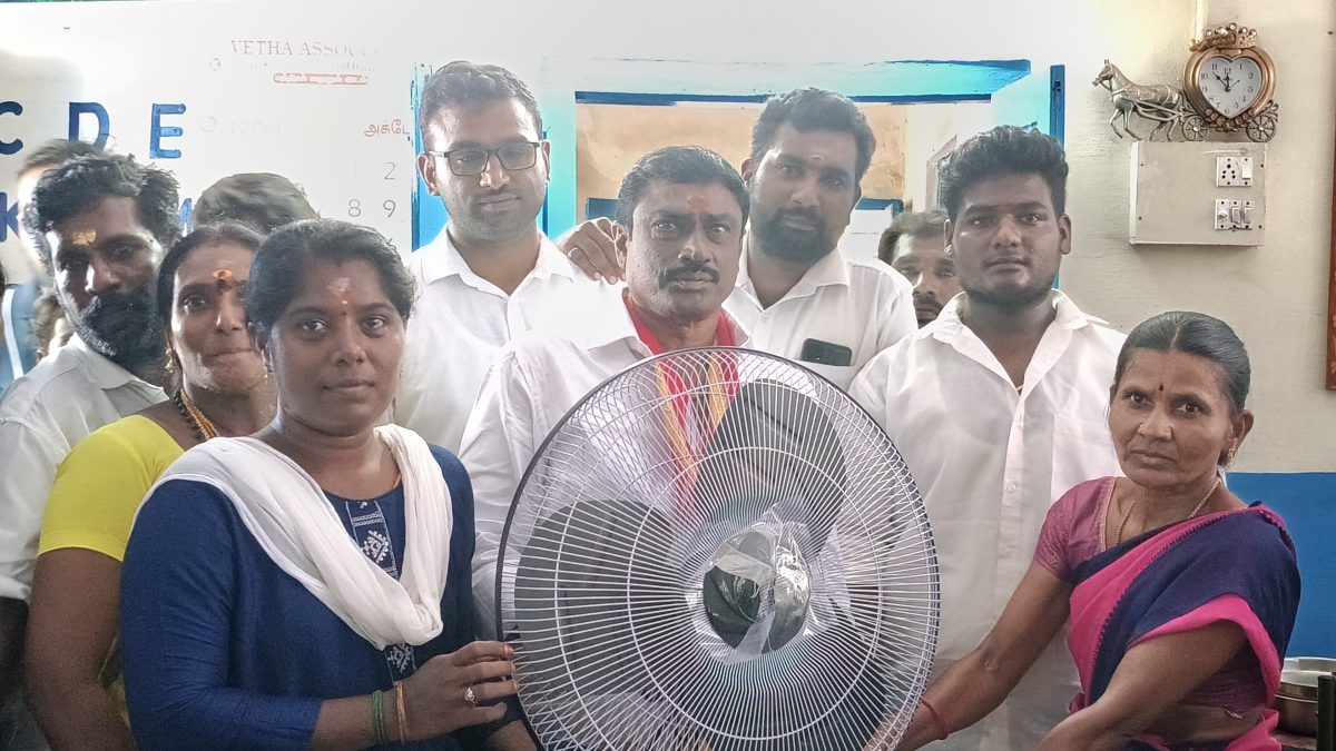 மருதுபாண்டியர் குருபூஜையில் மரியாதை! அரசுப் பள்ளிக்கு உதவிக்கரம் நீட்டிய தவெக நிர்வாகி என். ரமேஷ்!
