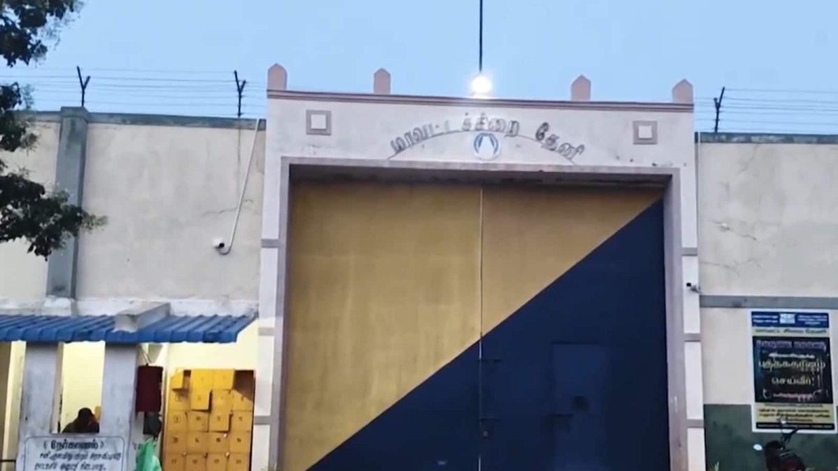 தேனி சிறையில் 17 கைதிகள் தப்பிய சம்பவம்: அதிகாரி பணியிடை நீக்கம்!