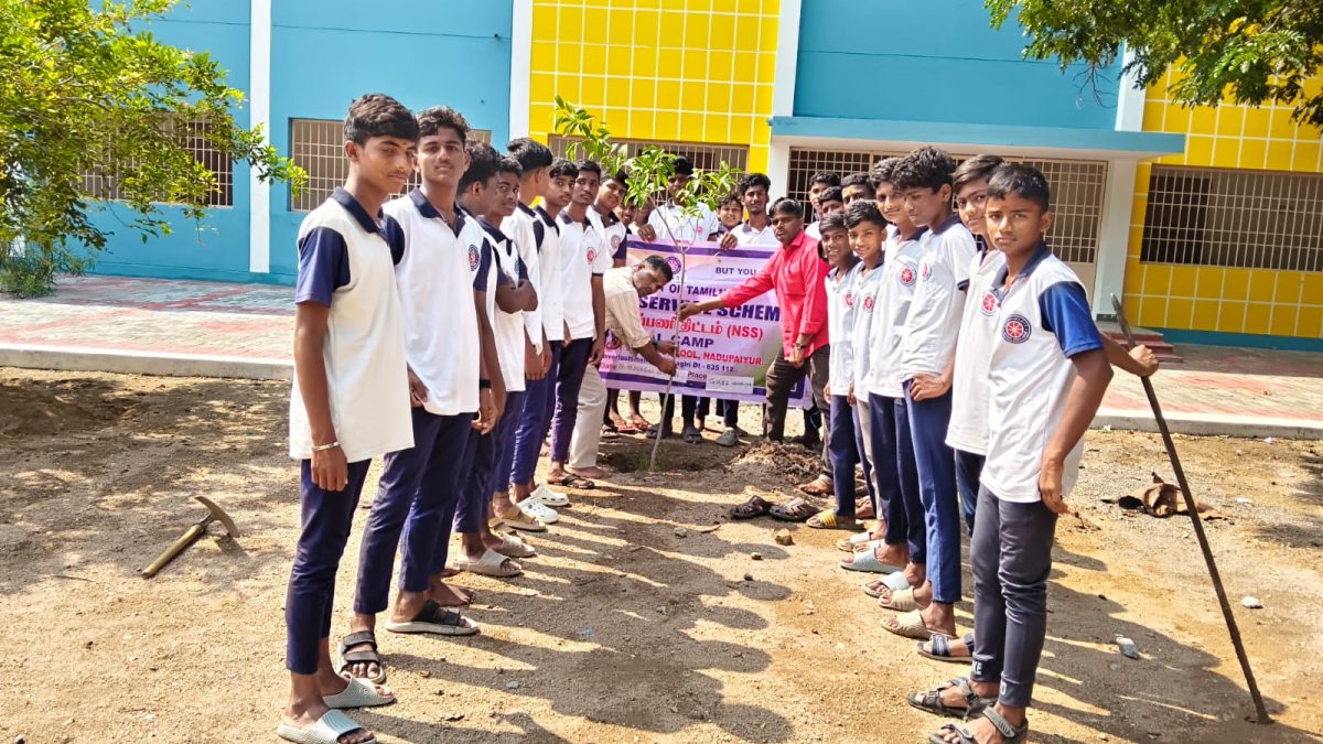 நடுப்பையூர் அரசு மேல்நிலைப் பள்ளியில் NSS சிறப்பு முகாம் நிறைவு: மாணவர்கள் பல்வேறு சமூகப் பணிகளில் ஈடுபாடு.
