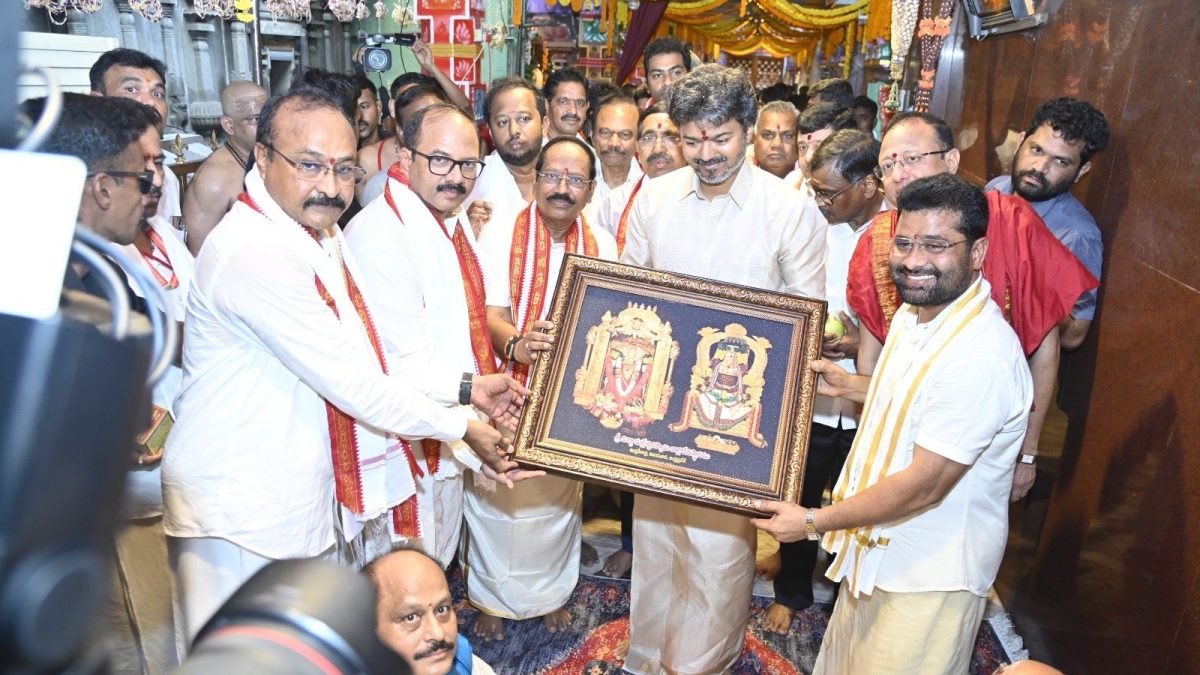 முதல்வர் ஆன பிறகு முதல் ஆந்திரப் பயணம்! இந்திரகீலாத்ரியில் கனகதுர்கை அம்மனை தரிசித்த முதல்வர் விஜய்.