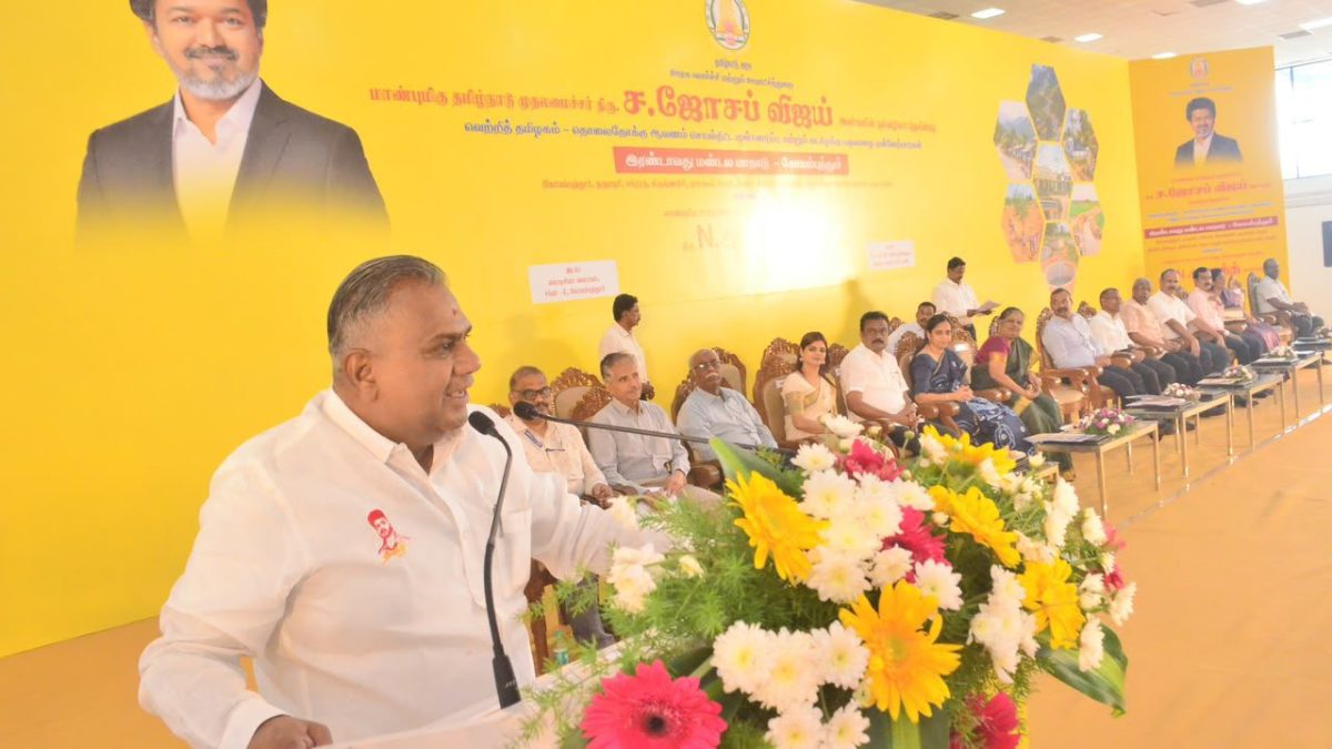 கோவையில் 11 மாவட்ட அதிகாரிகளுடன் அமைச்சர் என். ஆனந்த் ஆய்வு! வடகிழக்குப் பருவமழை முன்னெச்சரிக்கை நடவடிக்கைகள் தீவிரப்படுத்த உத்தரவு.