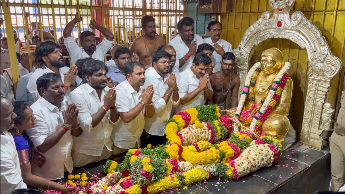பசும்பொன்னில் தேவர் நினைவிடத்தில் தமிழக அரசு சார்பில் மரியாதை! அமைச்சர்கள், சட்டமன்ற உறுப்பினர்கள் பங்கேற்பு!