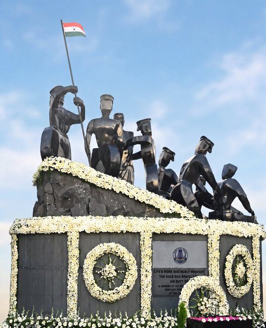 காவலர் வீரவணக்க நாளில் உயிர்த்தியாகம் செய்த காவலர்களுக்கு முதலமைச்சர் விஜய் அஞ்சலி!