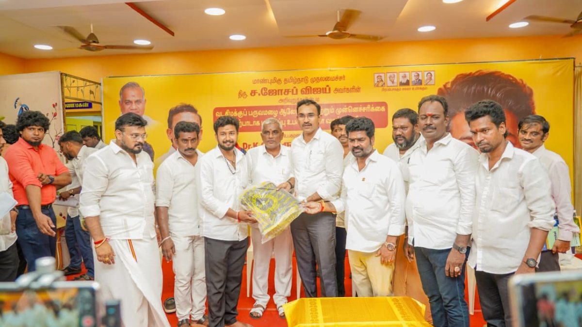 பழைய வண்ணாரப்பேட்டையில் வடகிழக்குப் பருவமழை முன்னெச்சரிக்கை ஆலோசனைக் கூட்டம் நடைபெற்றது.