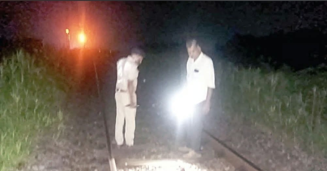 தண்டவாளத்தில் 2 கிலோ கல்! பாலக்காடு–சென்னை விரைவு ரயில் நிறுத்தம்… கவிழ்க்கச் சதியா?