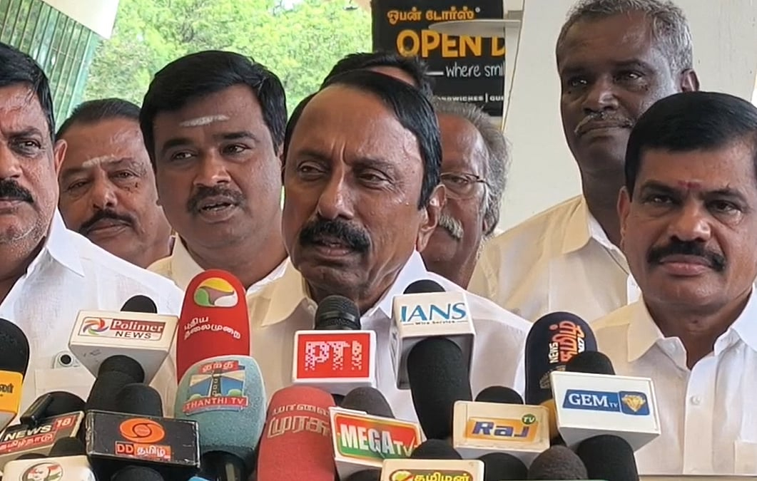 கனமழை எச்சரிக்கை: பால், மருந்துகளை முன்கூட்டியே வாங்கி வைத்துக்கொள்ளுங்கள்! – அமைச்சர் செங்கோட்டையன் அறிவுரை.