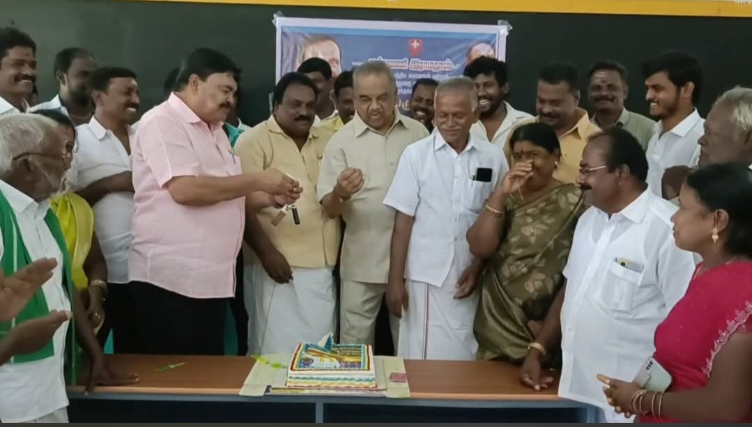 அன்புமணி ராமதாஸ் பிறந்தநாளில் மருத்துவ முகாம், மரக்கன்றுகள் வழங்கல்! திருப்பத்தூரில் பாமக நிர்வாகிகள் ஏற்பாடு.