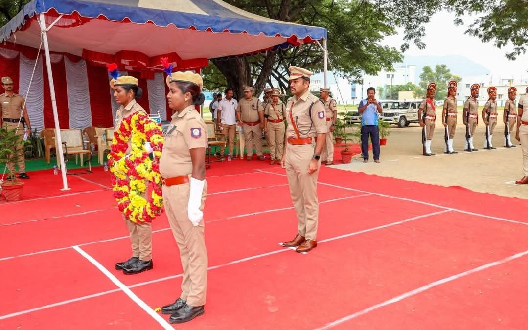 திருப்பத்தூரில் காவலர் வீர வணக்க நாள்: 63 துப்பாக்கிக் குண்டுகள் முழங்க வீரமரணம் அடைந்த காவலர்களுக்கு அஞ்சலி!