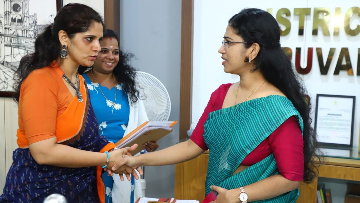 திருவனந்தபுரம் மாவட்டத்தின் புதிய ஆட்சியராக அஞ்சு கே.எஸ். பொறுப்பேற்பு – விழிஞ்ஞம் துறைமுக மறுவாழ்வு பணிகளும் கூடுதல் பொறுப்பு.