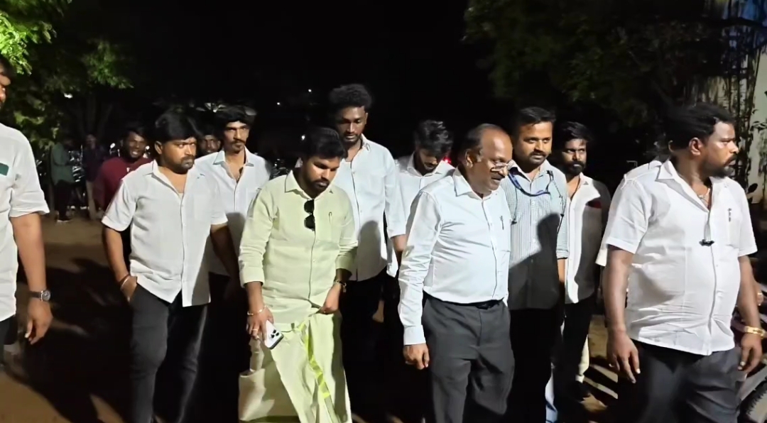 ஆவடி தற்காலிகப் பேருந்து நிலையத்தில் எம்.எல்.ஏ ரமேஷ் குமார் திடீர் ஆய்வு! பயணிகளின் குறைகளை உடனடியாகத் தீர்க்க அறிவுறுத்தல்.
