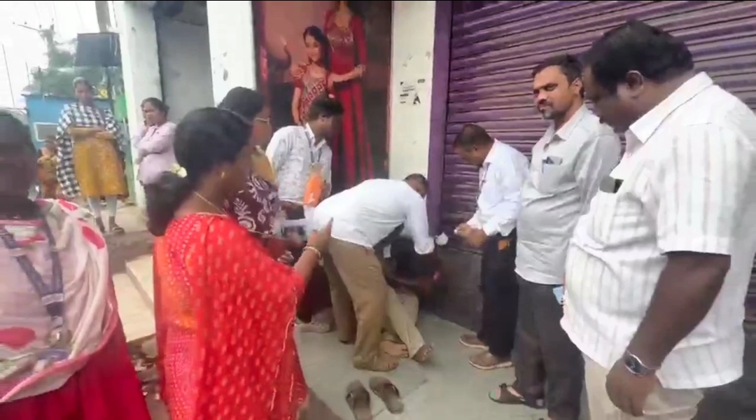ஆவடியில் வரி செலுத்தாத தனியார் வணிக நிறுவனத்துக்கு சீல்!