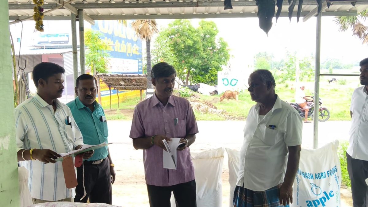 பாலக்கோட்டில் தற்காலிக பட்டாசுக் கடைகளில் கோட்டாட்சியர் ஆய்வு! பாதுகாப்புக் குறைபாடுகளைச் சரிசெய்ய அறிவுறுத்தல்.