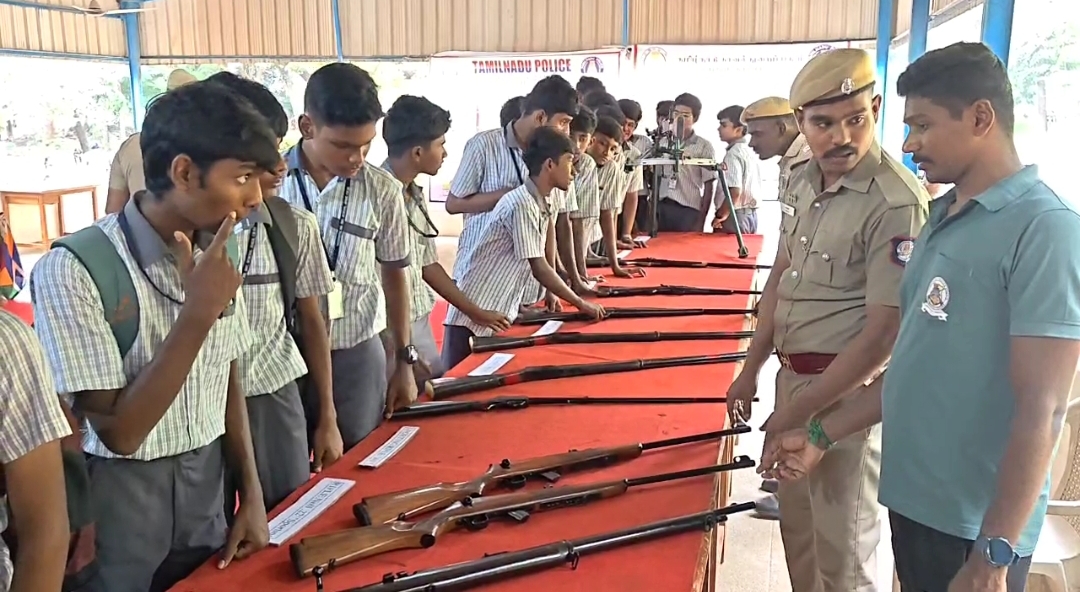 ஆவடியில் பழங்காலம் முதல் நவீன காலம் வரையிலான துப்பாக்கிகள் கண்காட்சி! பள்ளி மாணவர்களுக்கு விழிப்புணர்வு நிகழ்ச்சி!