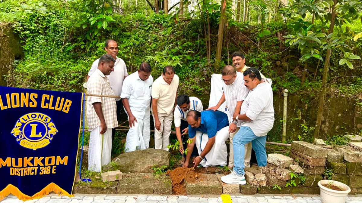 முக்கத்தில் சந்தன மரக்கன்று நடவு – சுற்றுச்சூழல் பாதுகாப்பில் லயன்ஸ் கிளப் புதிய முயற்சி.