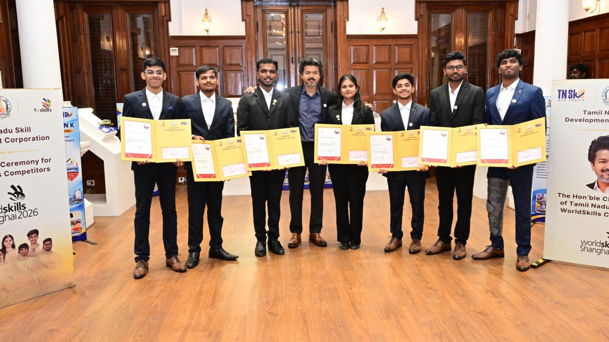 உலகத் திறன் போட்டியில் தமிழ்நாட்டுக்கு பெருமை! 12 வீரர்களுக்கு ₹49 லட்சம் ஊக்கத்தொகை வழங்கினார் முதலமைச்சர் சி. ஜோசப் விஜய்.